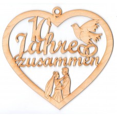10 Jahre zusammen mit Taube und Brautpaar zur Hölzernen Hochzeit