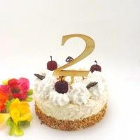 Zahl 2 aus Holz naturbelassen für eine Torte oder auf Blumenstrauß