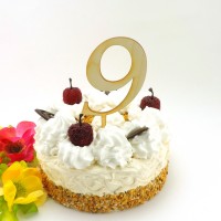 Zahl 9 aus Holz naturbelassen für eine Torte oder auf Blumenstrauß