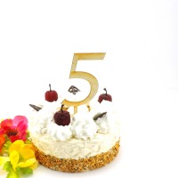 Zahl 5 aus Holz naturbelassen für eine Torte oder auf Blumenstrauß