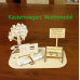 Camper Geldgeschenk mit Ortsschild, dem Lieblingsplatz auf der Bank, Baum und passenden Wohnmobil, Campingplatz