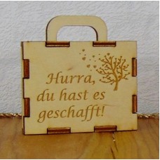 Koffer Hurra geschafft -  Geldgeschenk oder für liebevolle Wünsche oder Kleinigkeiten zum Stehen oder Aufhängen 