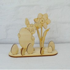 Bastelset. Kreativset Hase mit Ei im Arm
